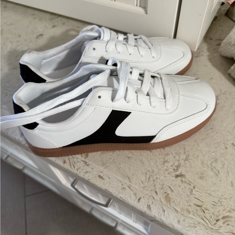 No Boundaries NWOT Sneakers 8.5 Wide Width